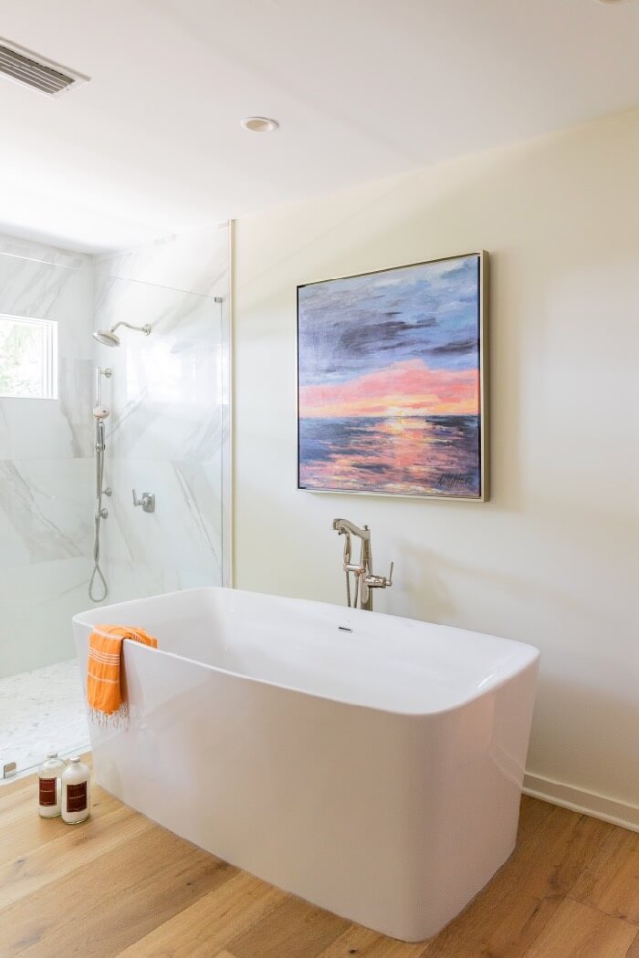 Master bath soaking tub